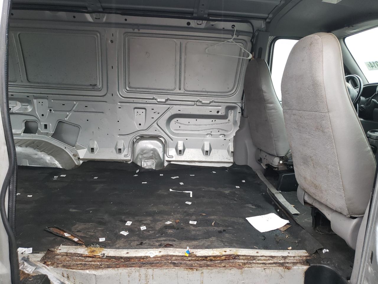 1998 Ford Econoline E150 Van VIN: 1FTRE1428WHB92112 Lot: 45236914