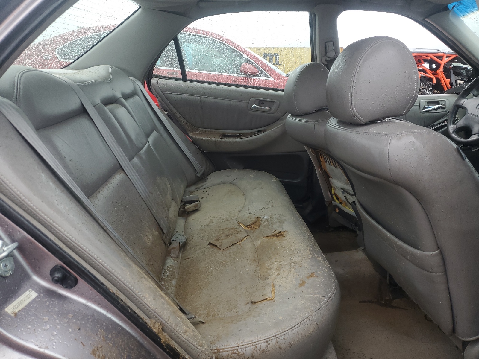 1HGCG6683YA013373 2000 Honda Accord Ex