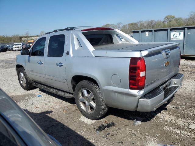  CHEVROLET AVALANCHE 2013 Серебристый