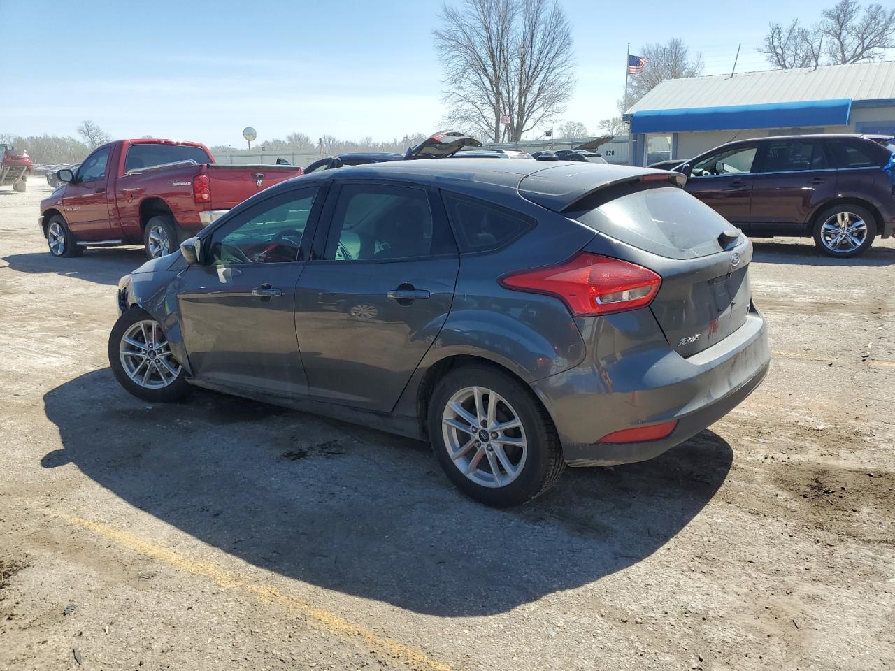 VIN 1FADP3K20JL256285 2018 FORD FOCUS no.2