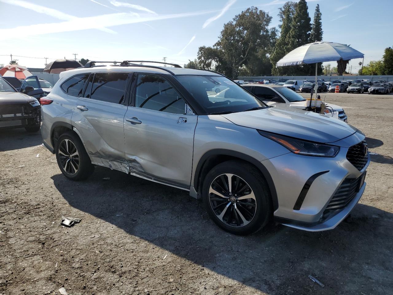 2022 Toyota Highlander - Image 4
