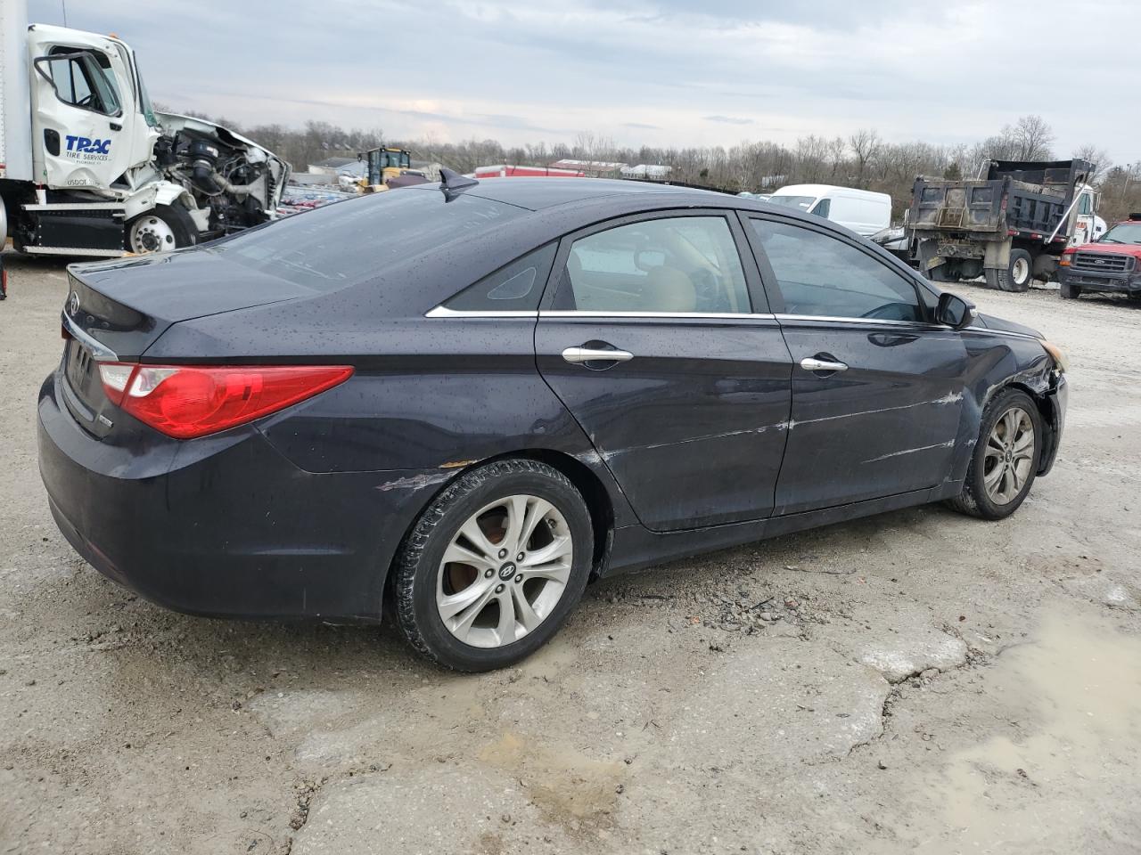 2011 Hyundai Sonata - Image 3