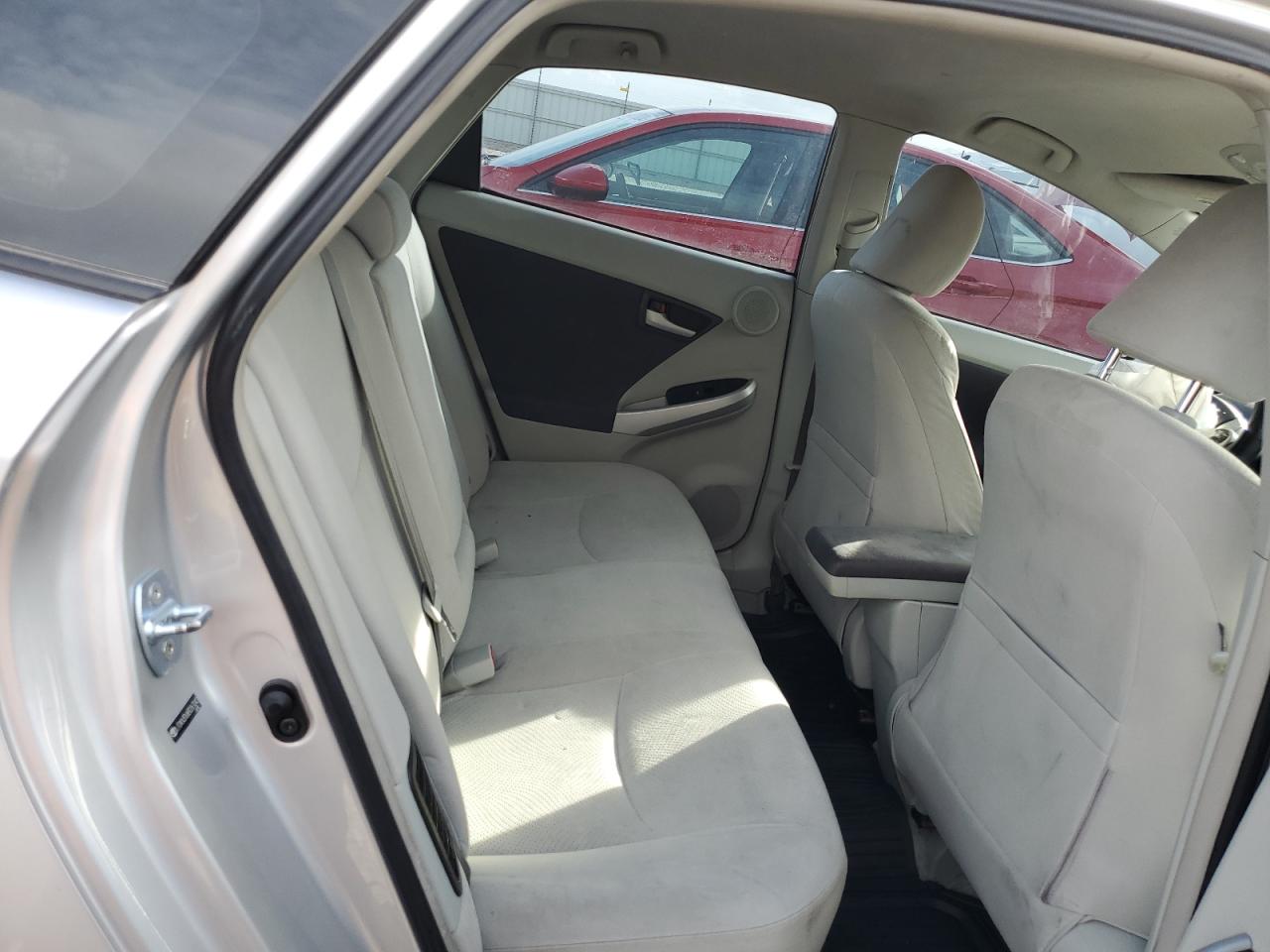 2011 Toyota Prius - Image 10