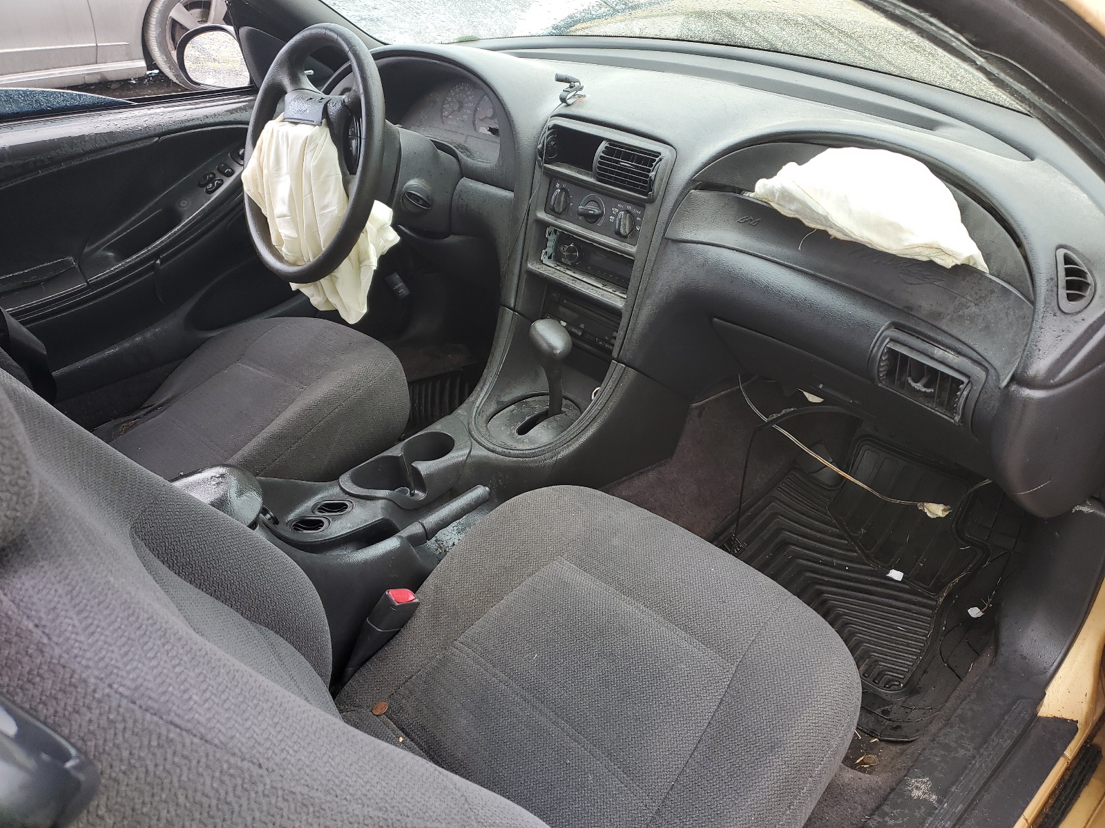 1FAFP4043YF120731 2000 Ford Mustang