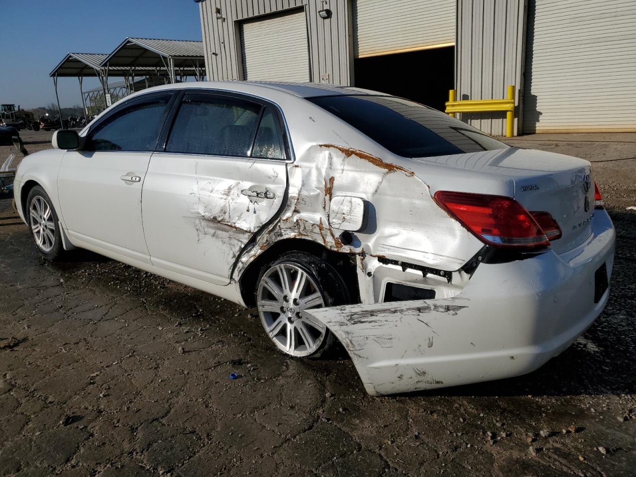 2007 Toyota Avalon - Image 2