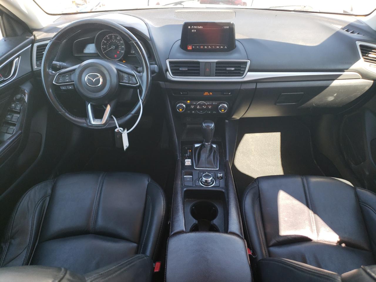 3MZBN1V38JM218413 2018 Mazda 3 Touring