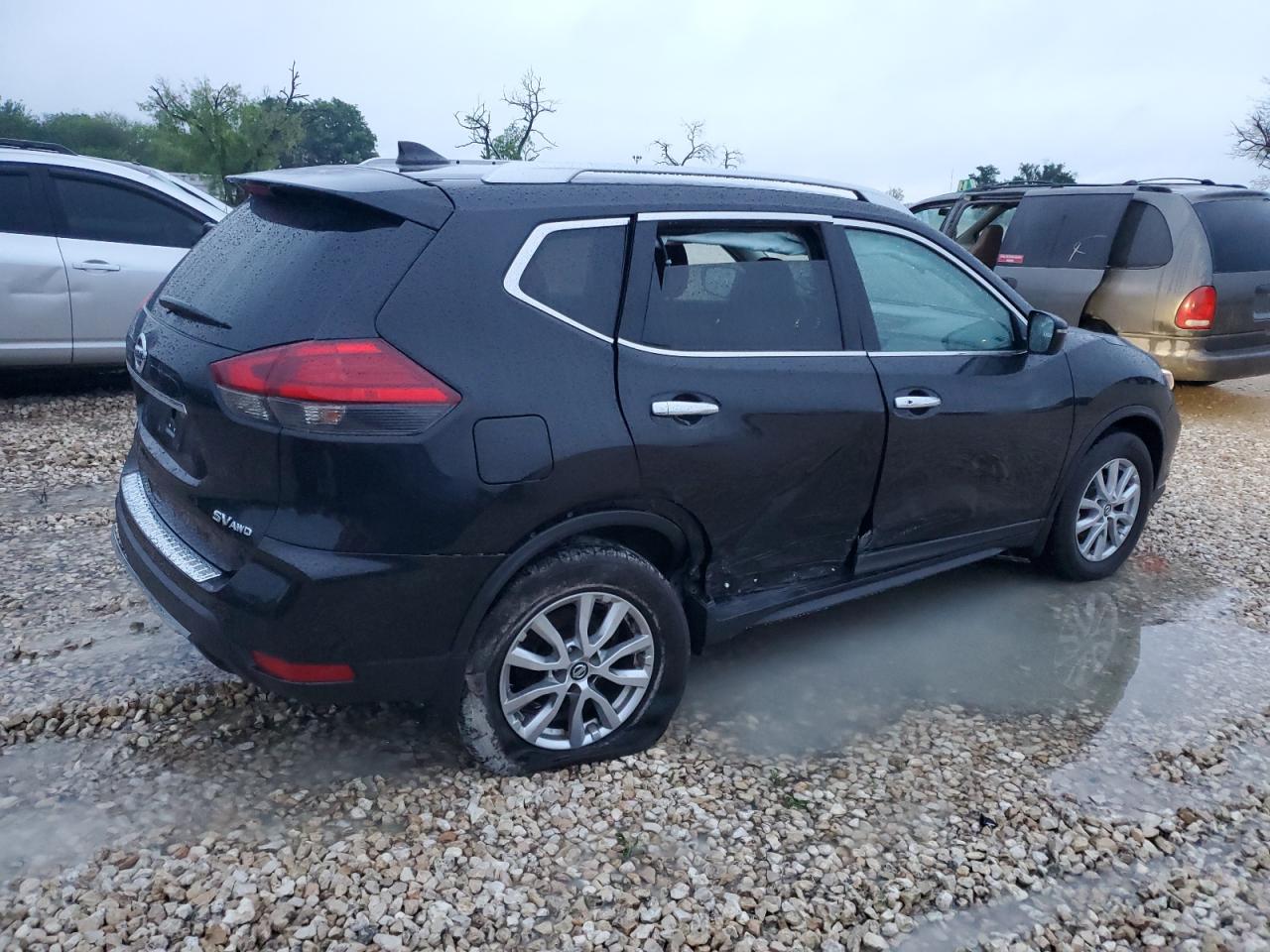 2017 Nissan Rogue - Image 3