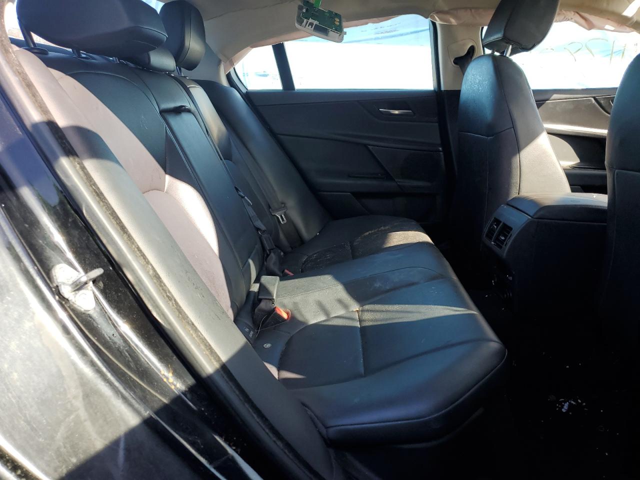 2019 Jaguar XE - Image 10