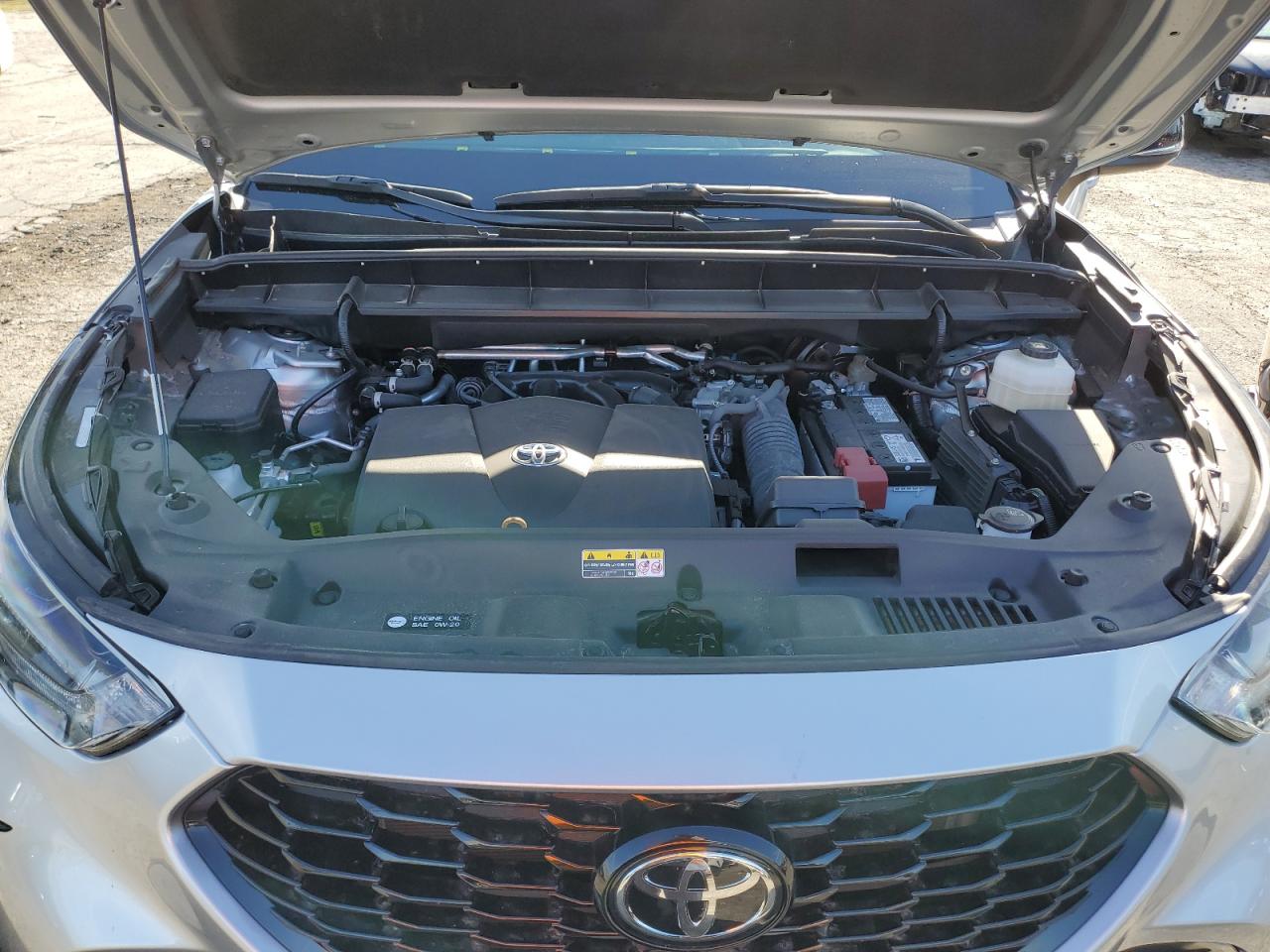 2022 Toyota Highlander - Image 11