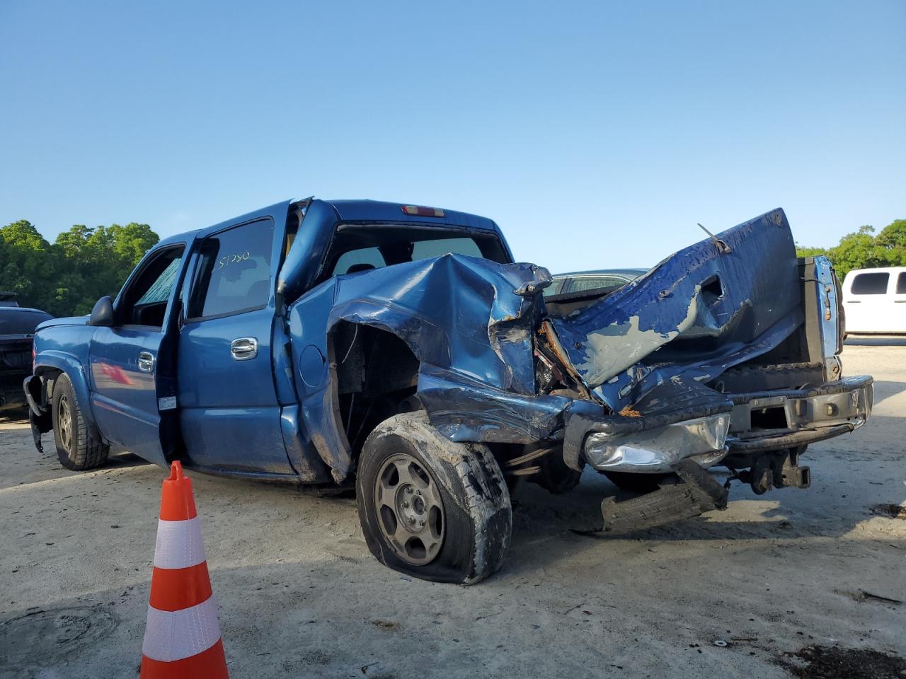 2004 Chevrolet Silverado - Image 2