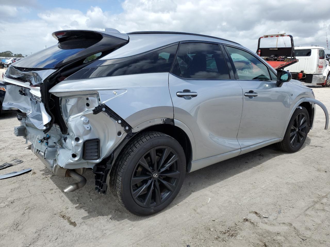 2023 Lexus RX - Image 3