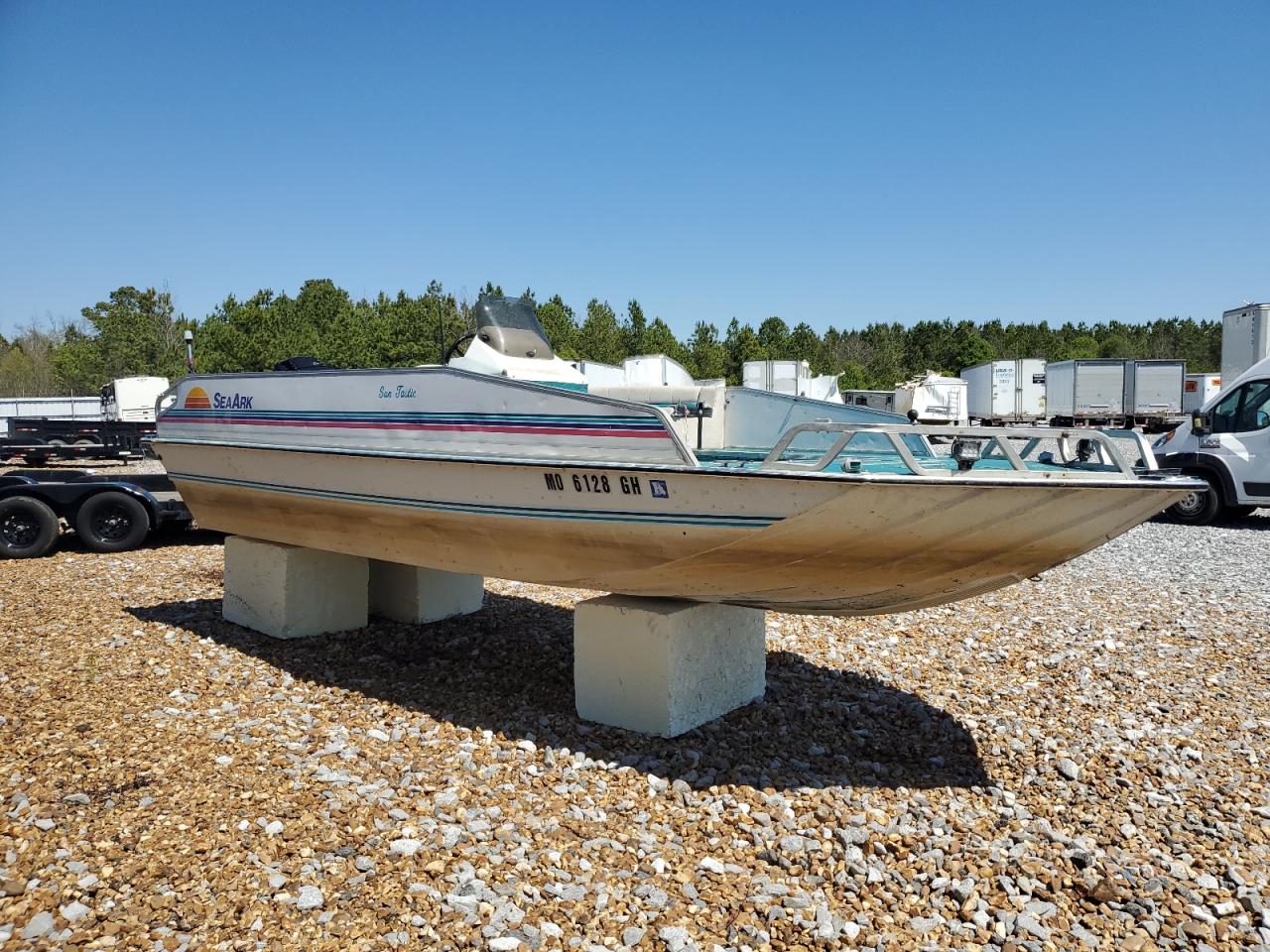 1994 Sun Tracker Boat for Sale in Memphis, TN - Rear End
