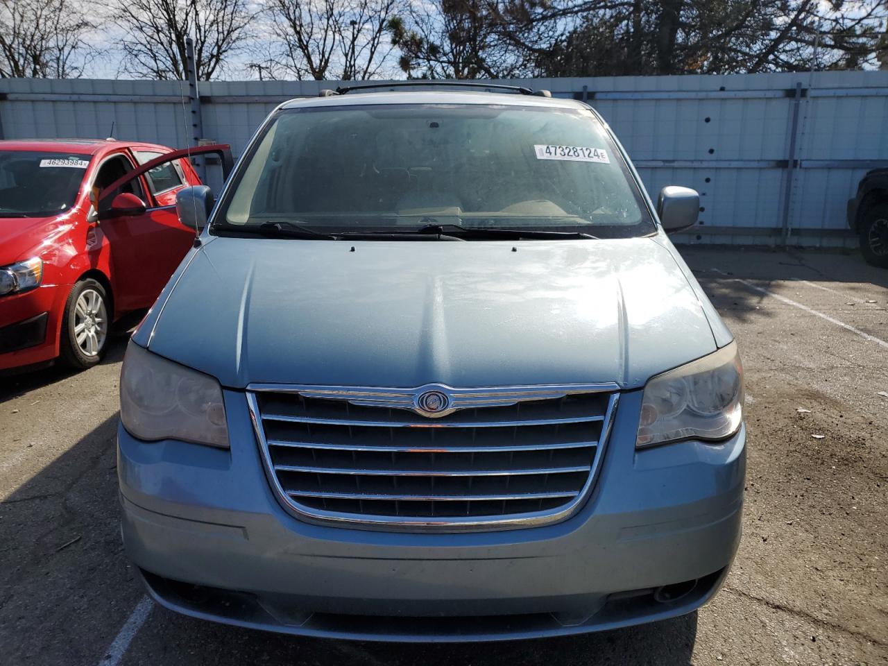 2008 Chrysler Town & Country - Image 5