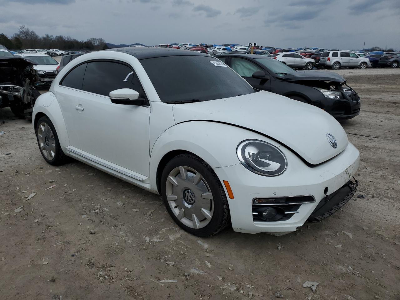 2018 Volkswagen Beetle - Image 4