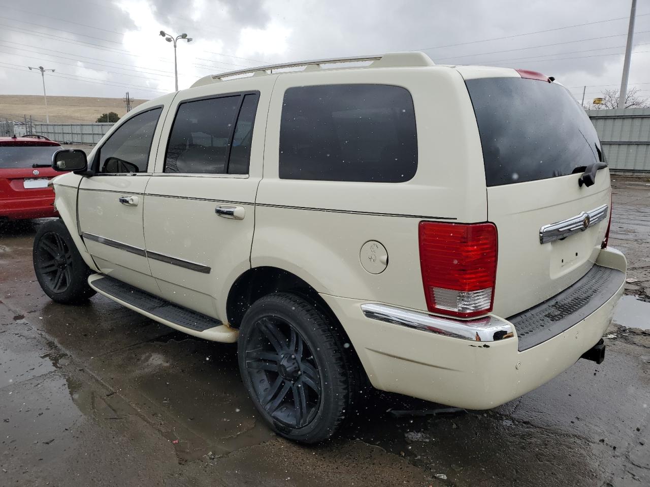 2008 Chrysler Aspen - Image 2