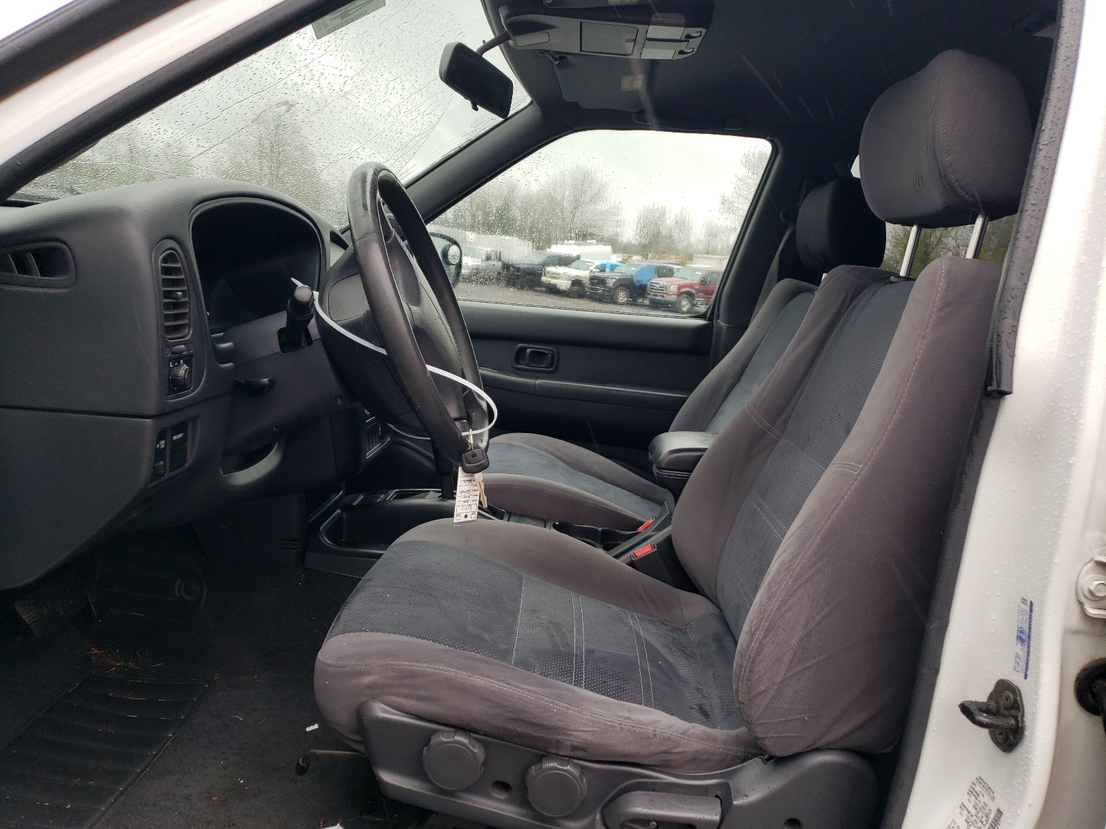 JN8AR07S3YW438915 2000 Nissan Pathfinder Le