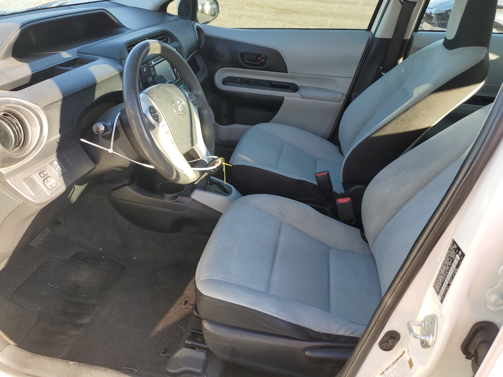 2014 Toyota Prius C vin: JTDKDTB35E1071797