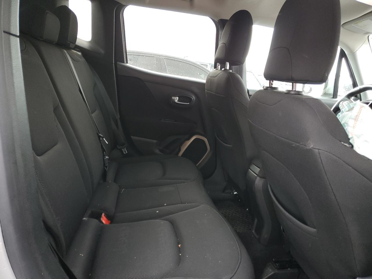 2017 Jeep Renegade - Image 11