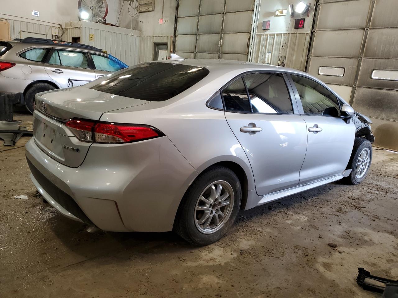 2020 Toyota Corolla Le VIN: JTDEBRBE3LJ002806 Lot: 45392974