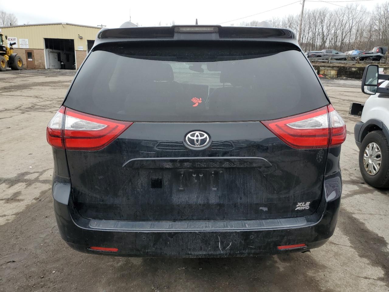 2019 Toyota Sienna Xle VIN: 5TDDZ3DC0KS226360 Lot: 45352024