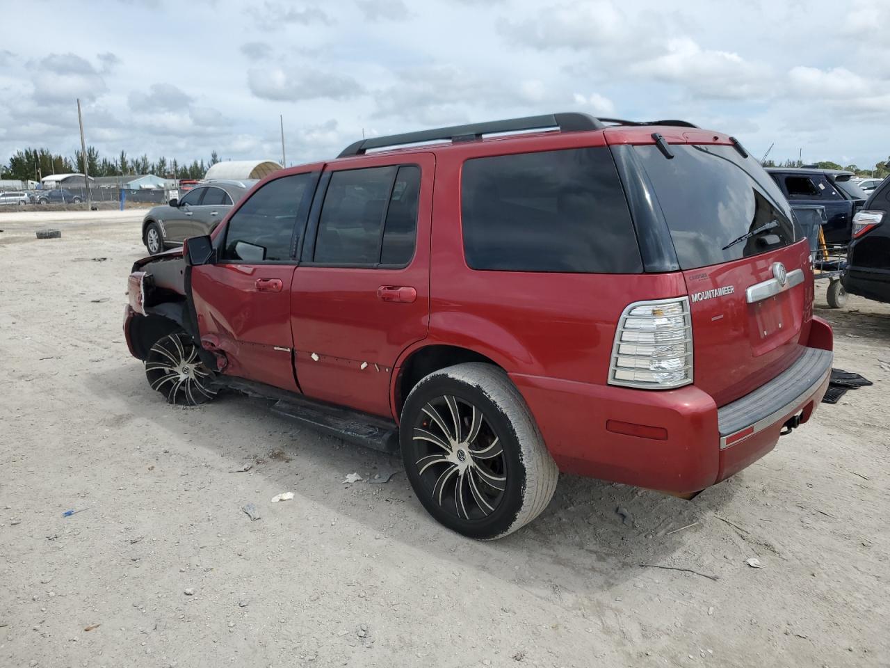 2007 Mercury Mountaineer - Image 2