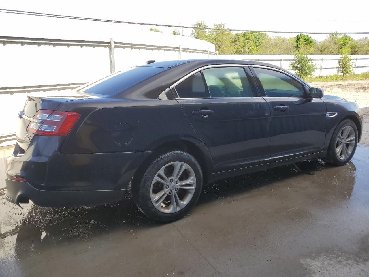 2019 Ford Taurus - Image 3