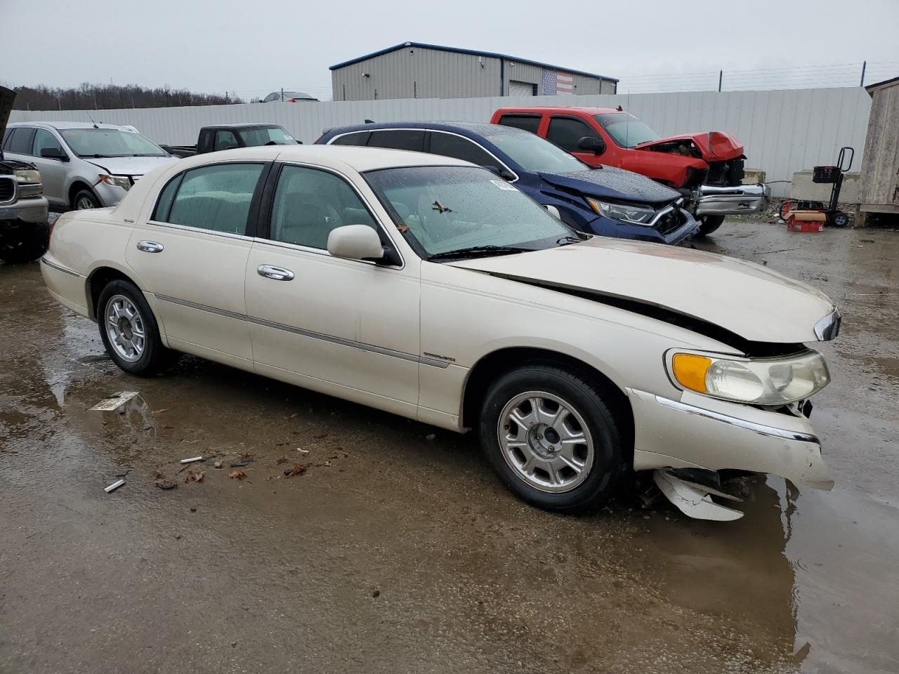 2001 Lincoln Town Car Signature VIN: 1LNHM82W61Y694294 Lot: 46237954