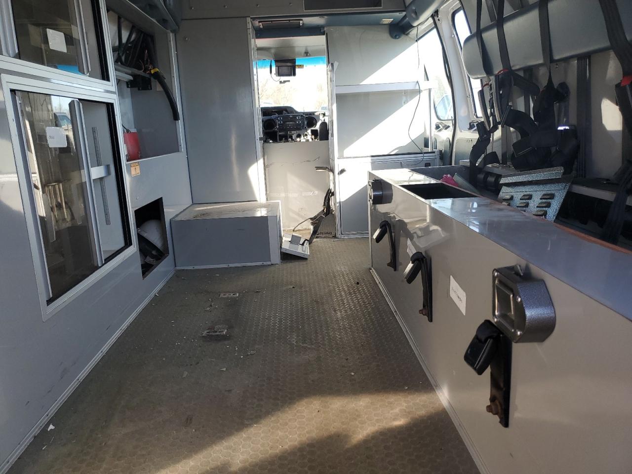 2013 Ford Econoline E350 Super Duty Van VIN: 1FDSS3ELXDDA41558 Lot: 47920554