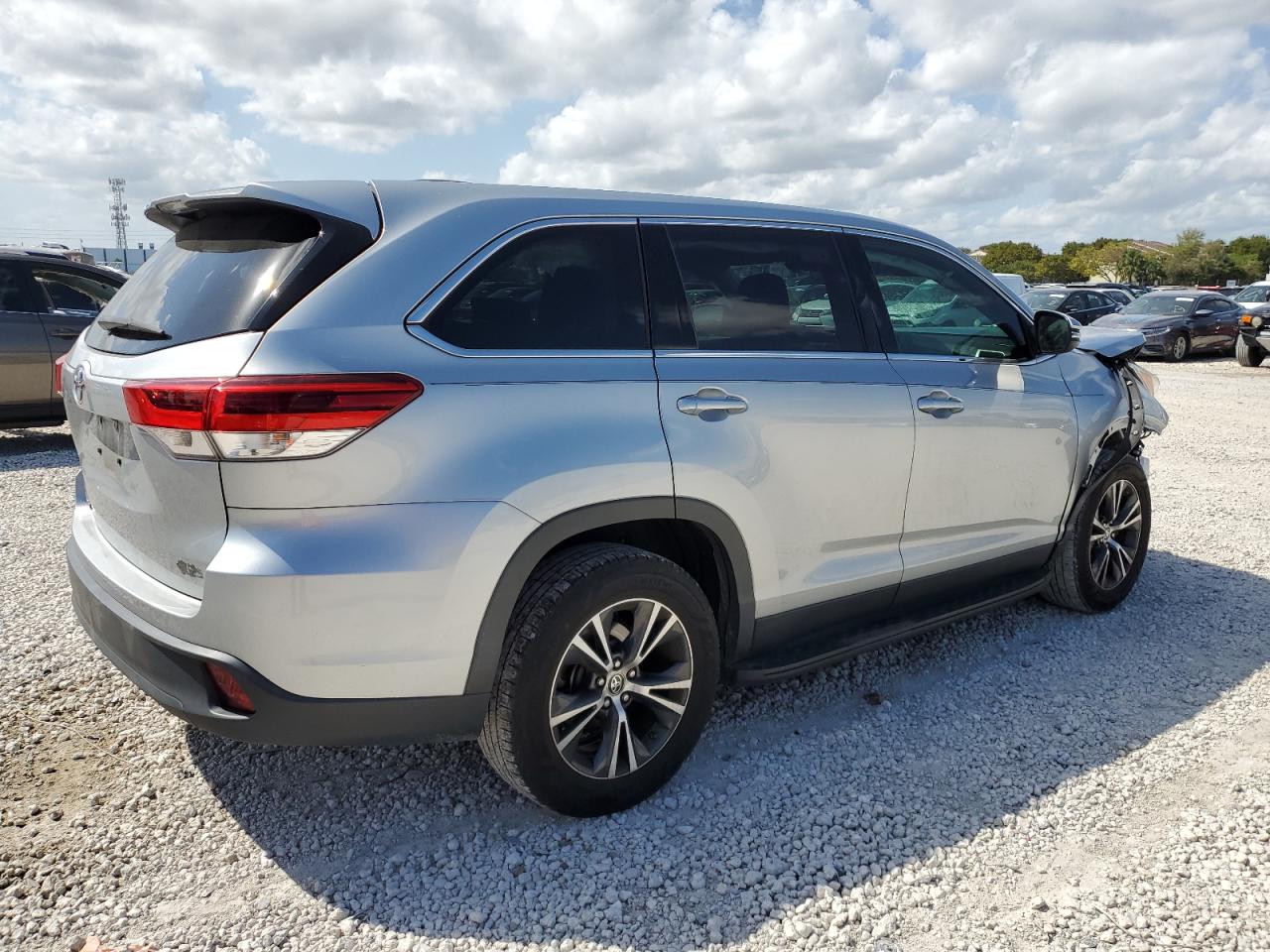 2019 Toyota Highlander Le VIN: 5TDZARFH5KS061639 Lot: 46584984