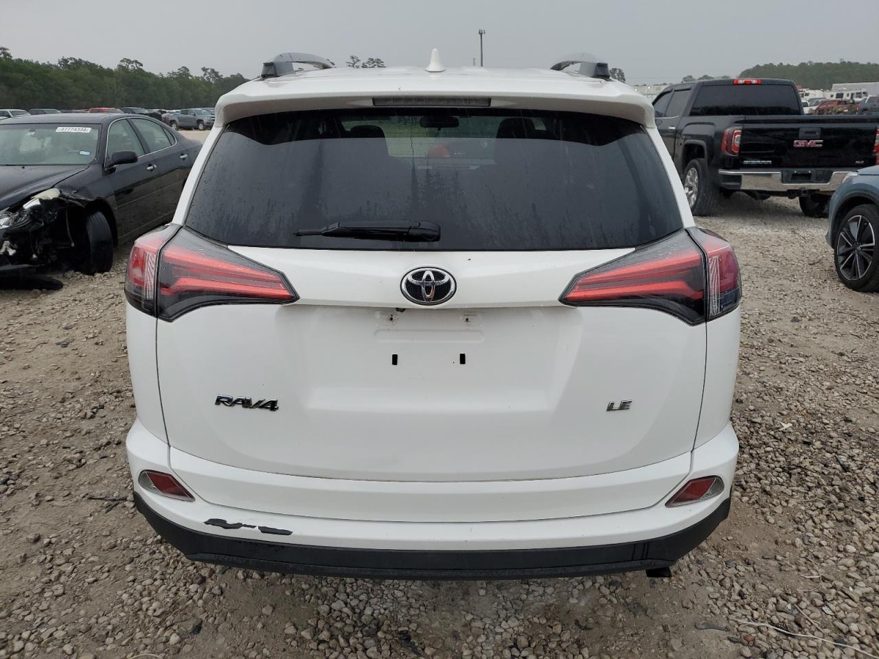 2T3ZFREV9HW370529 2017 Toyota Rav4 Le