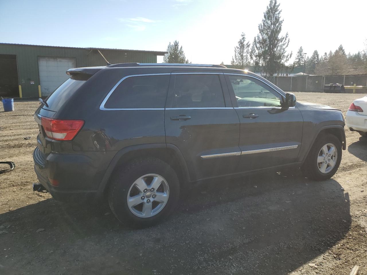 2011 Jeep Grand Cherokee - Image 3