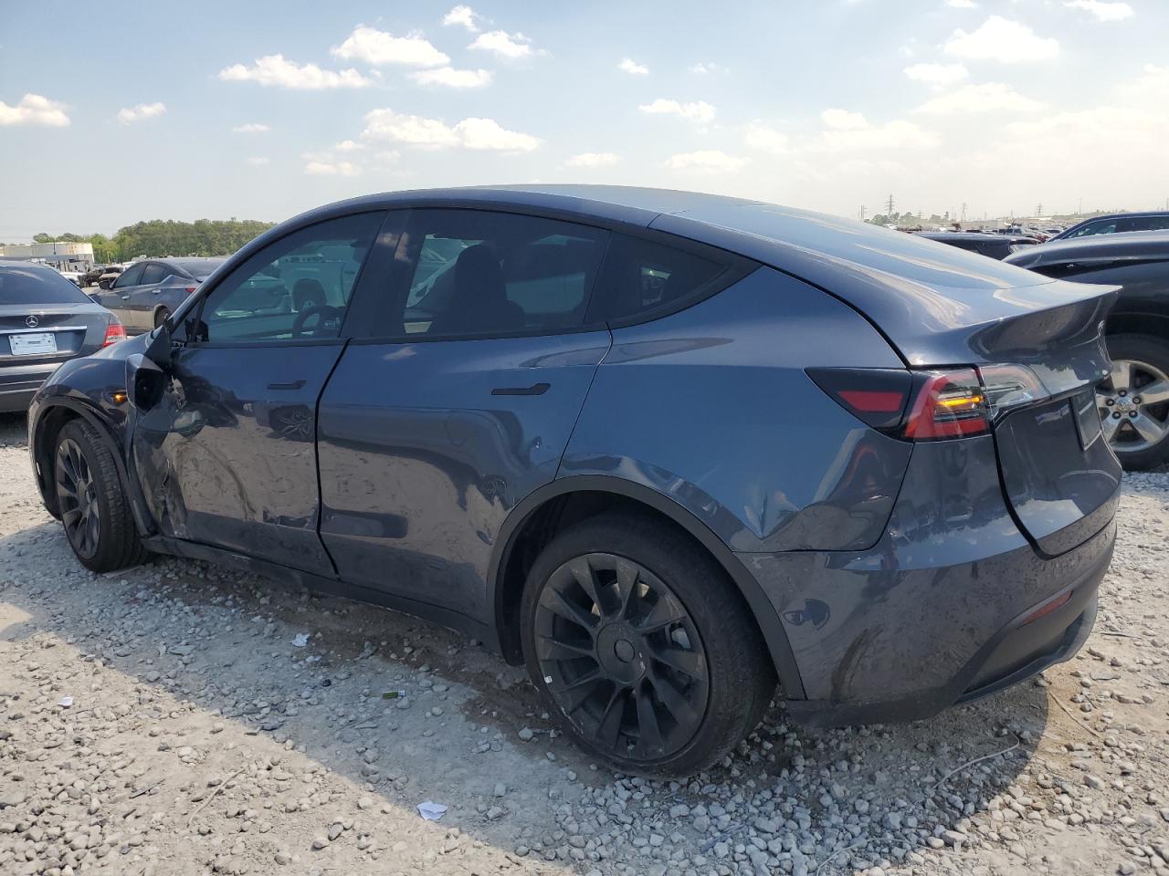 7SAYGDEE9PA098774 2023 TESLA MODEL Y - Image 2