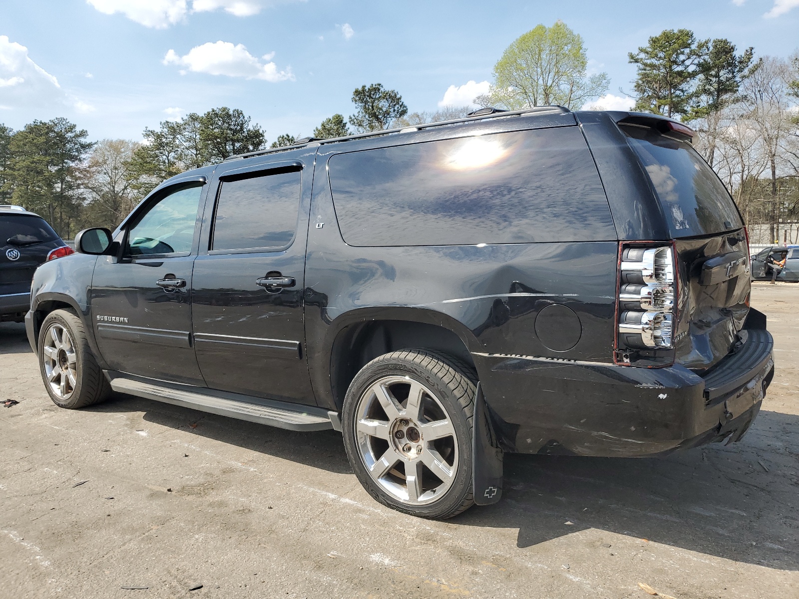 1GNSCJE02ER225027 2014 Chevrolet Suburban C1500 Lt