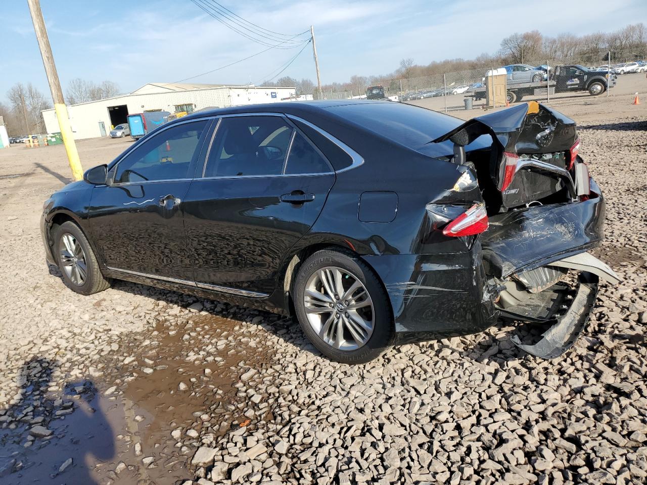 4T1BF1FK0HU764923 2017 TOYOTA CAMRY - Image 2