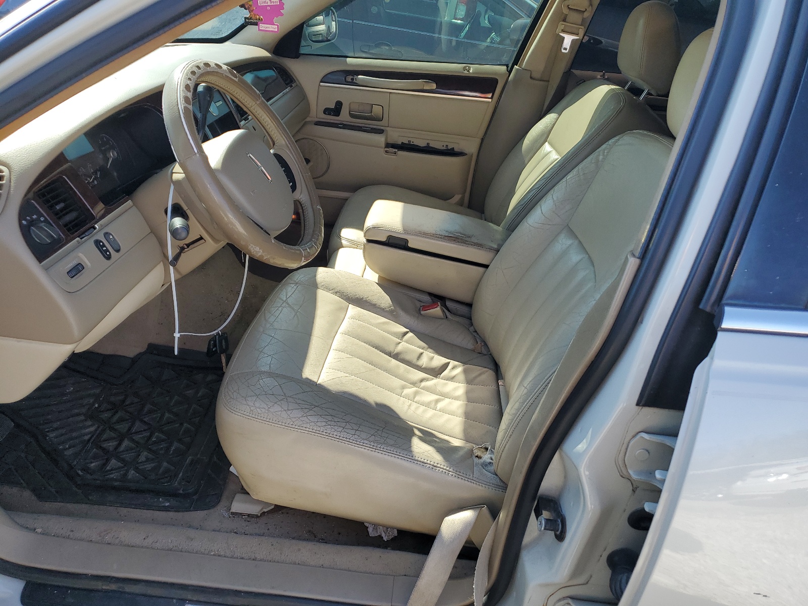 1LNHM81V36Y643223 2006 Lincoln Town Car Signature