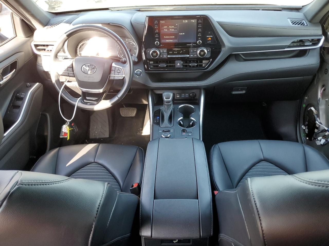2022 Toyota Highlander - Image 8