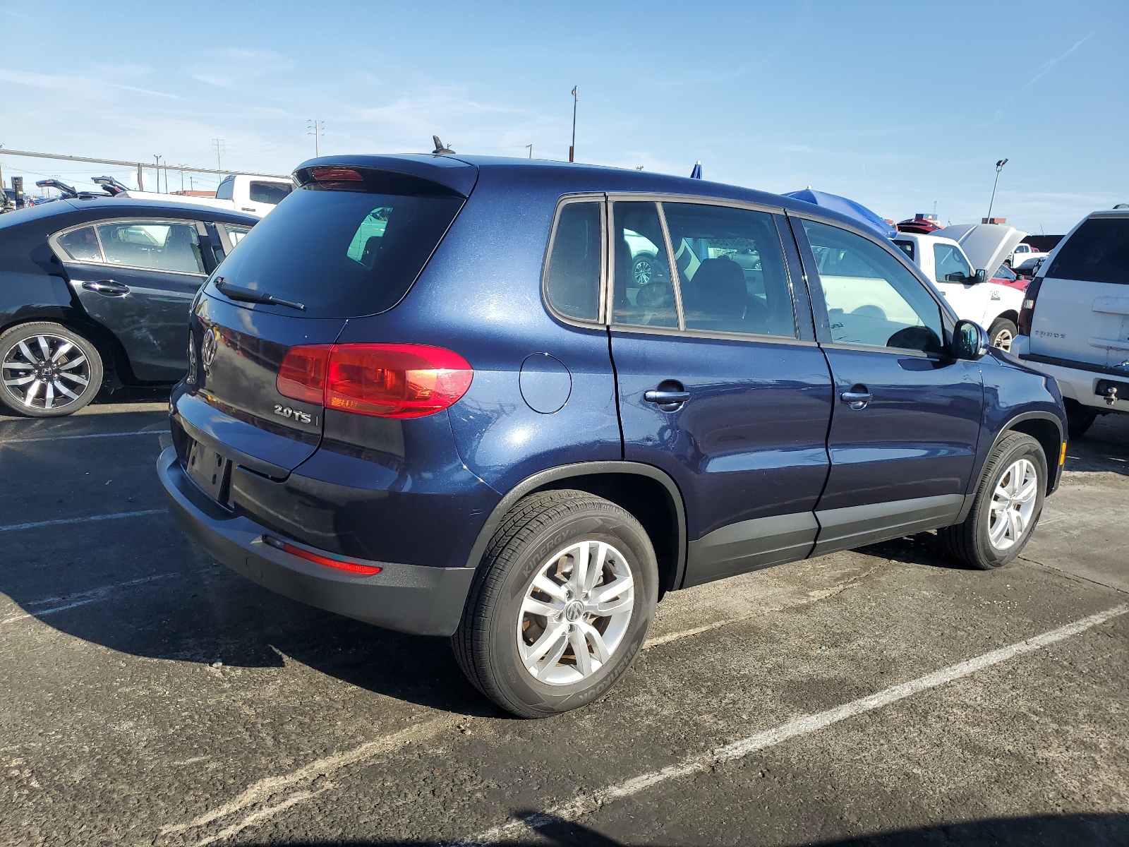 2013 Volkswagen Tiguan S vin: WVGAV3AX9DW592080