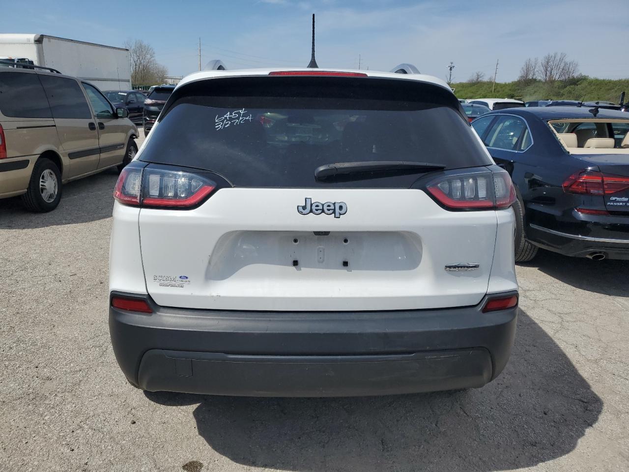 2019 Jeep Cherokee Latitude VIN: 1C4PJLCB8KD266968 Lot: 48789524