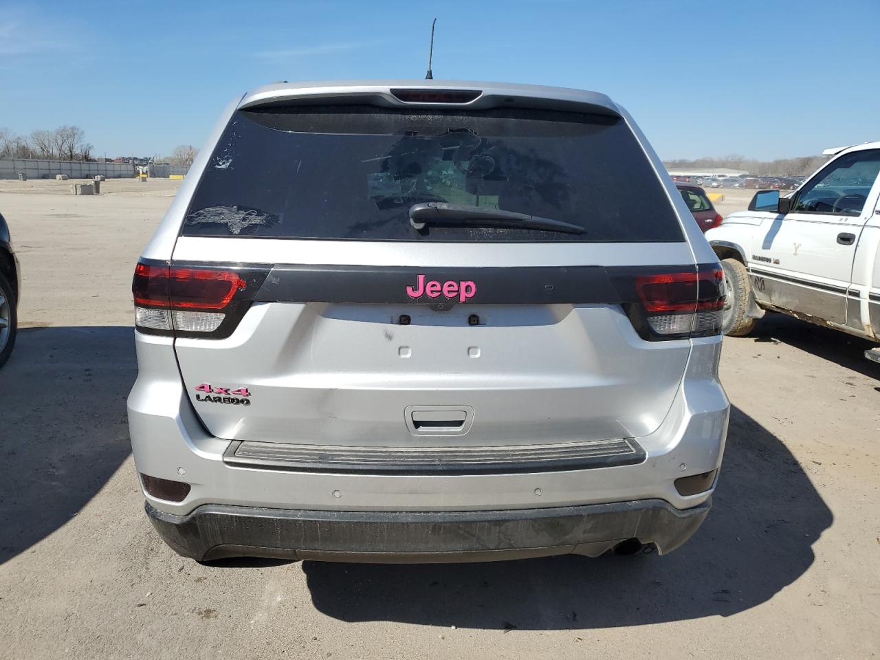 1J4RR4GG2BC736781 2011 Jeep Grand Cherokee Laredo