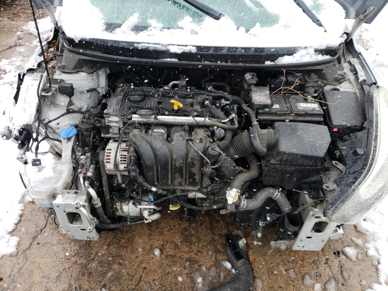 2016 Hyundai Elantra - Image 11