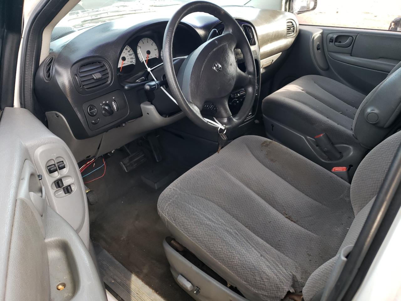 2005 Dodge Caravan - Image 8