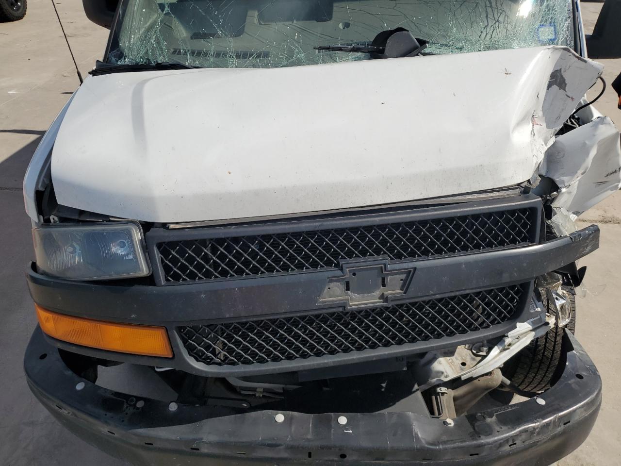 2018 Chevrolet Express G2500 VIN: 1GCWGAFP5J1329594 Lot: 47292644