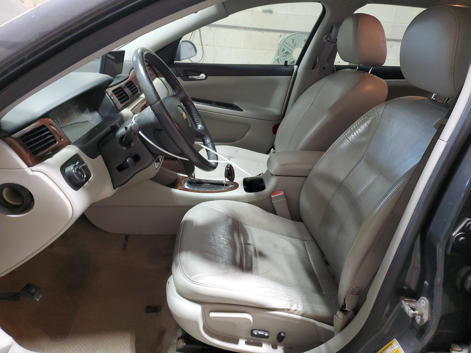 2G1WC5EM1A1256091 2010 Chevrolet Impala Ltz