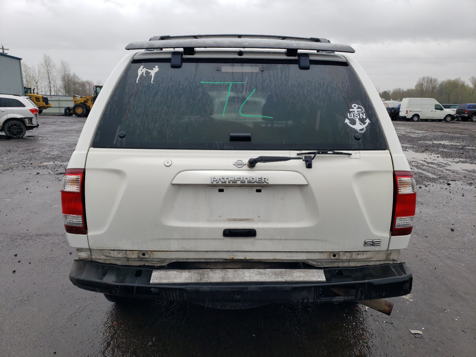 JN8AR07S3YW438915 2000 Nissan Pathfinder Le