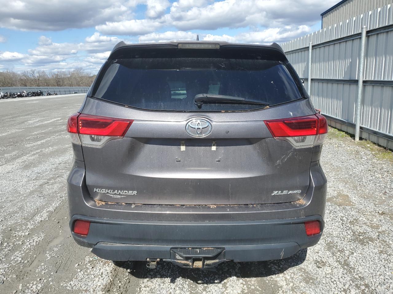 2019 Toyota Highlander Se VIN: 5TDJZRFH4KS589811 Lot: 45692474