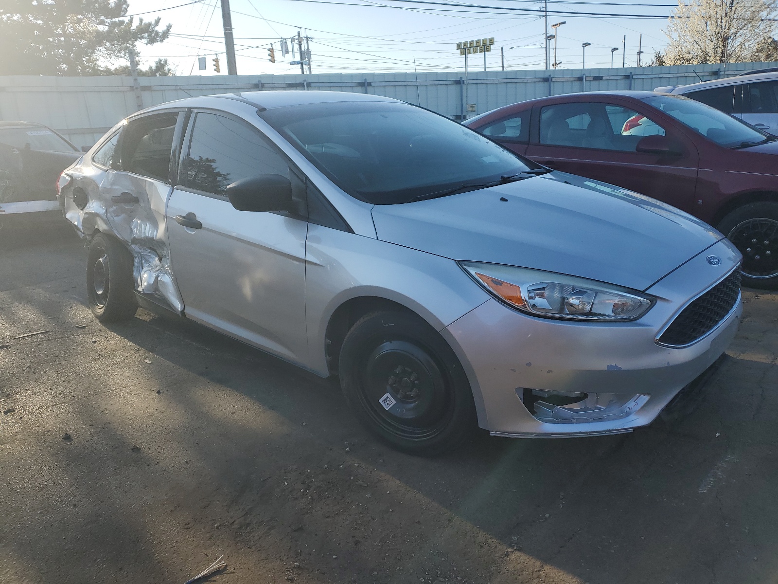 2018 Ford Focus S vin: 1FADP3E23JL230162