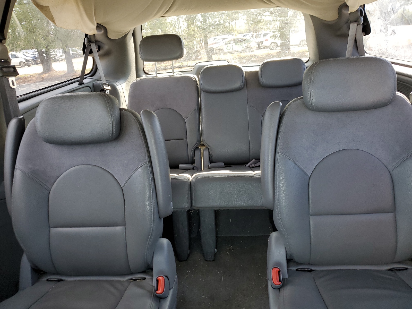 2C8GP64L85R548079 2005 Chrysler Town & Country Limited