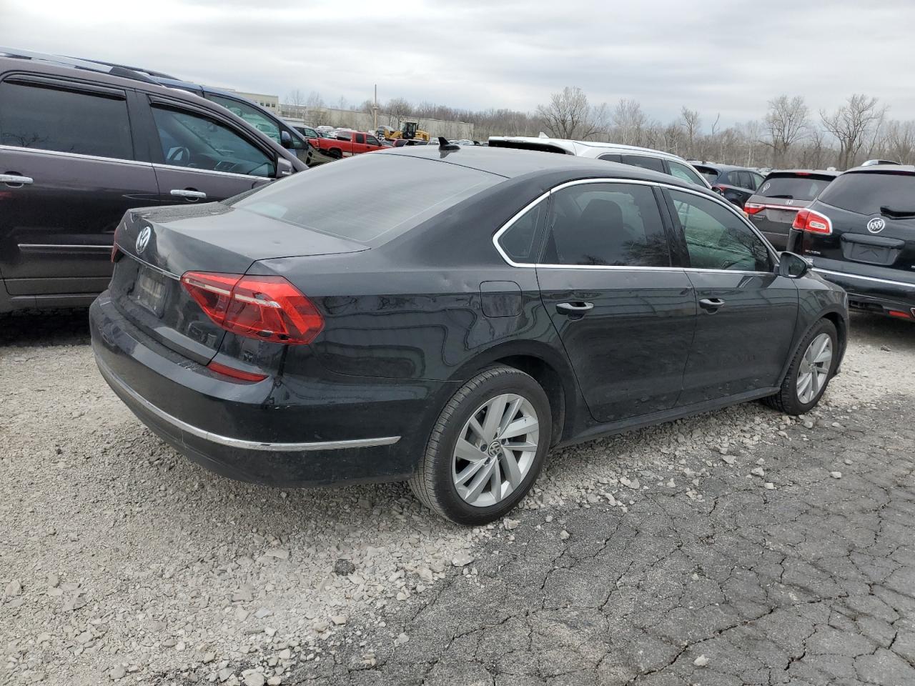 1VWBA7A32JC046059 2018 Volkswagen Passat Se