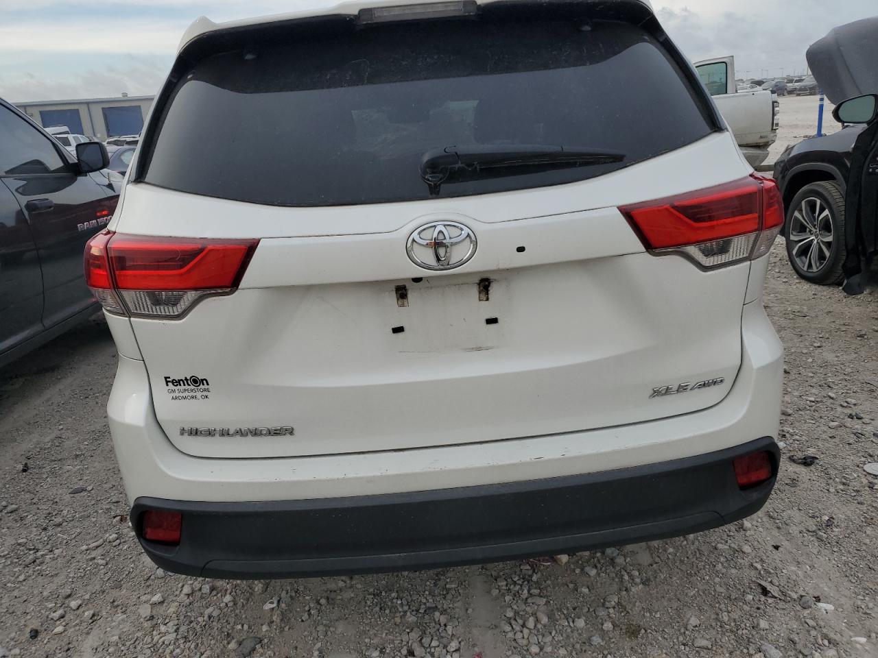 2018 Toyota Highlander Se VIN: 5TDJZRFH9JS525553 Lot: 48182784