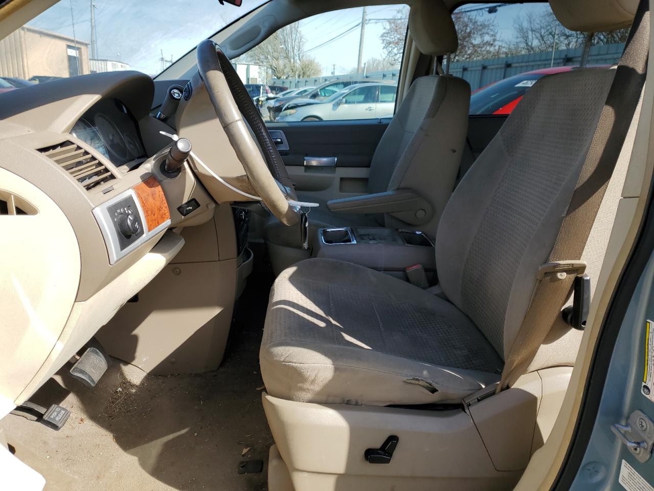 2008 Chrysler Town & Country - Image 7